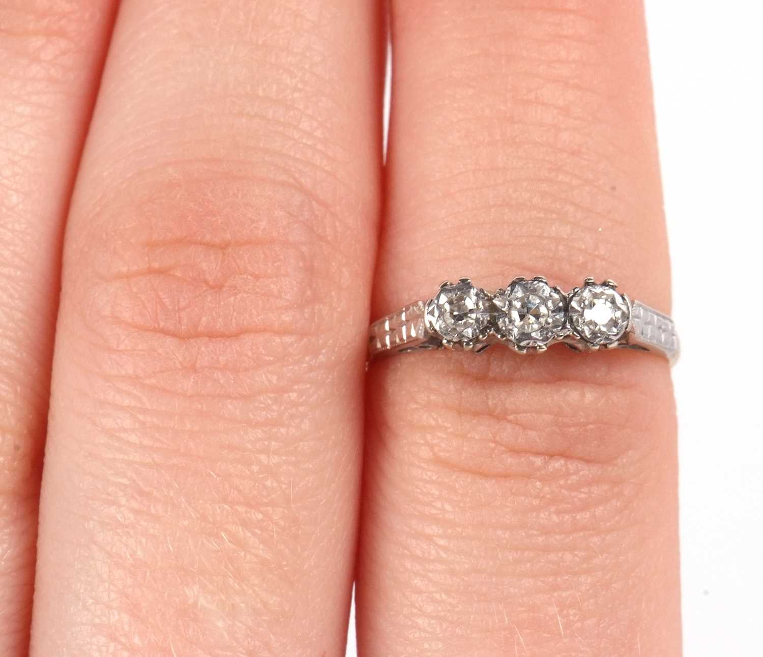 An 18ct and platinum diamond ring, the three round diamonds, illusion set to with engraved shoulders - Image 9 of 9