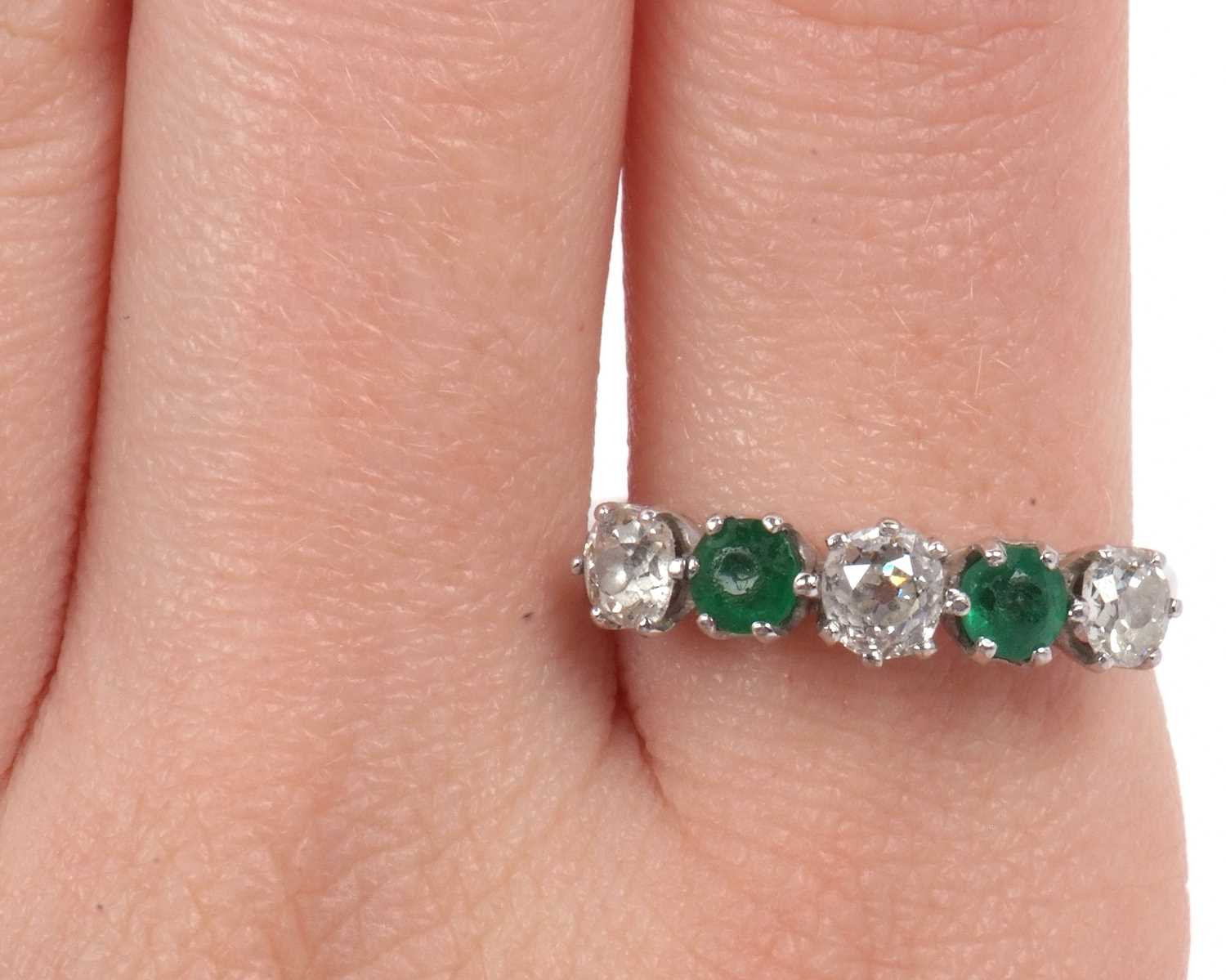 A diamond and emerald five stone ring featuring three graduated old cut diamonds, 0.65ct approx - Image 11 of 11