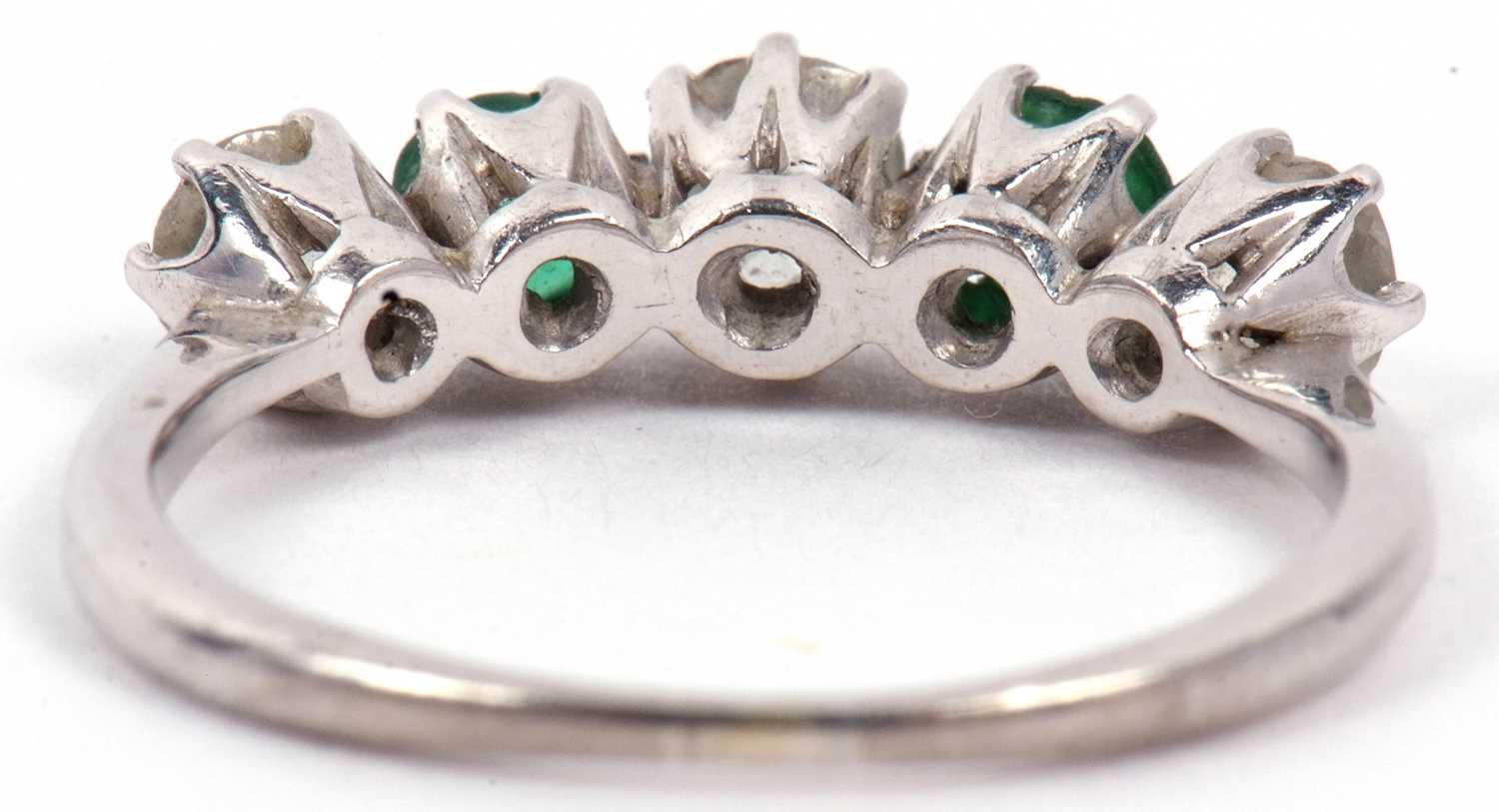 A diamond and emerald five stone ring featuring three graduated old cut diamonds, 0.65ct approx - Image 7 of 11