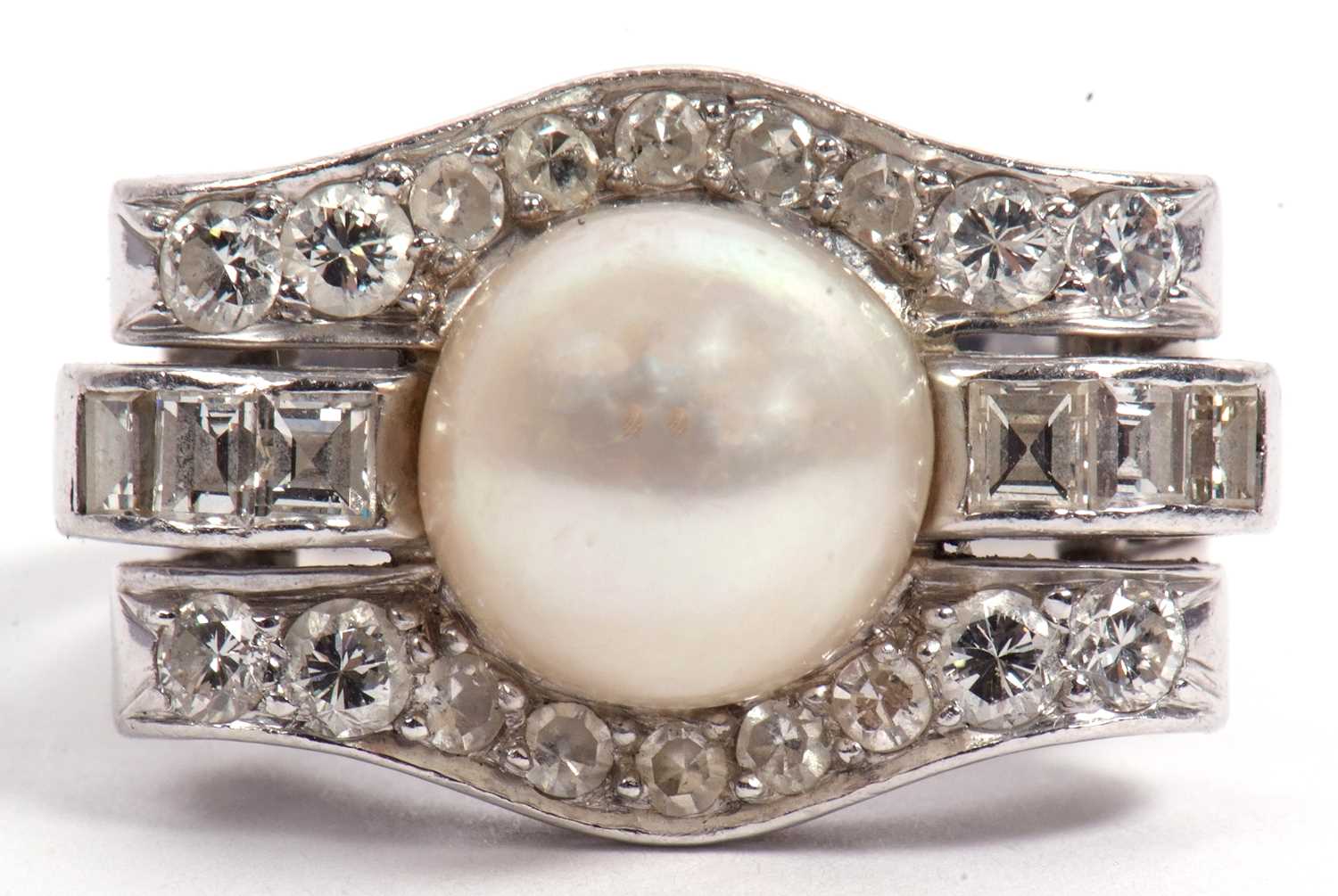 Precious metal pearl and diamond cocktail ring centering a cultured pearl (8mm diameter), raised - Image 3 of 8