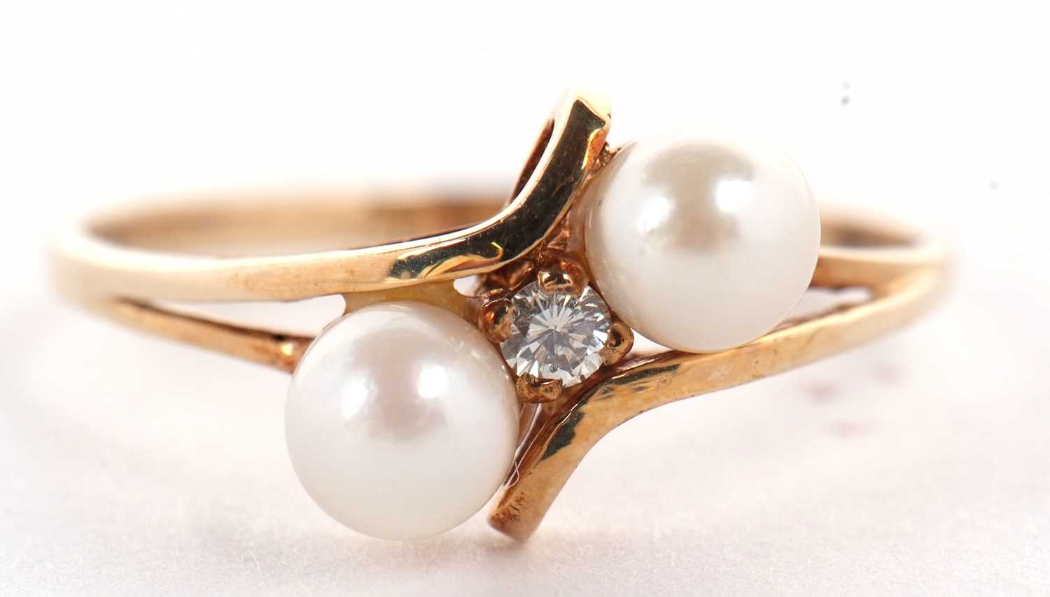 A 9ct cultured pearl and diamond ring, the central round brilliant cut diamond, set to either side - Image 2 of 8