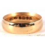 An 18ct gold wedding band, hallmarked London 1915, size P, 6.7g