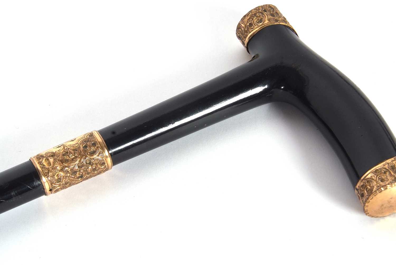 A late 19th Century ebonised walking cane/stick with foliate engraved 18ct gold mounts (each mount - Image 8 of 8