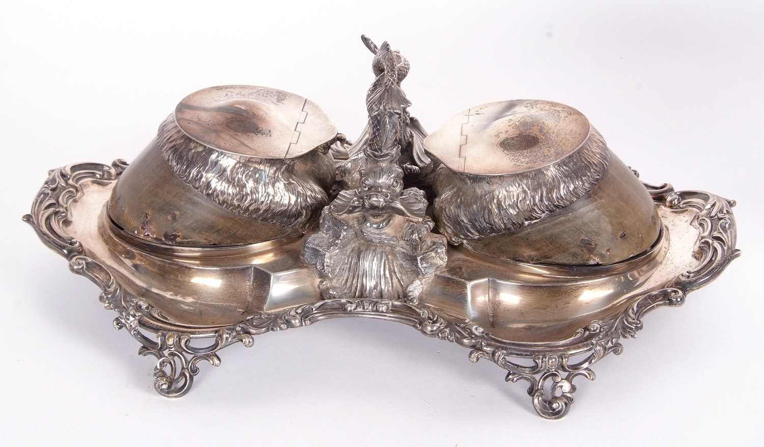 Fine Victorian double bottle ink stand. Featuring two naturalistically engraved and plain hinged lid - Image 6 of 15