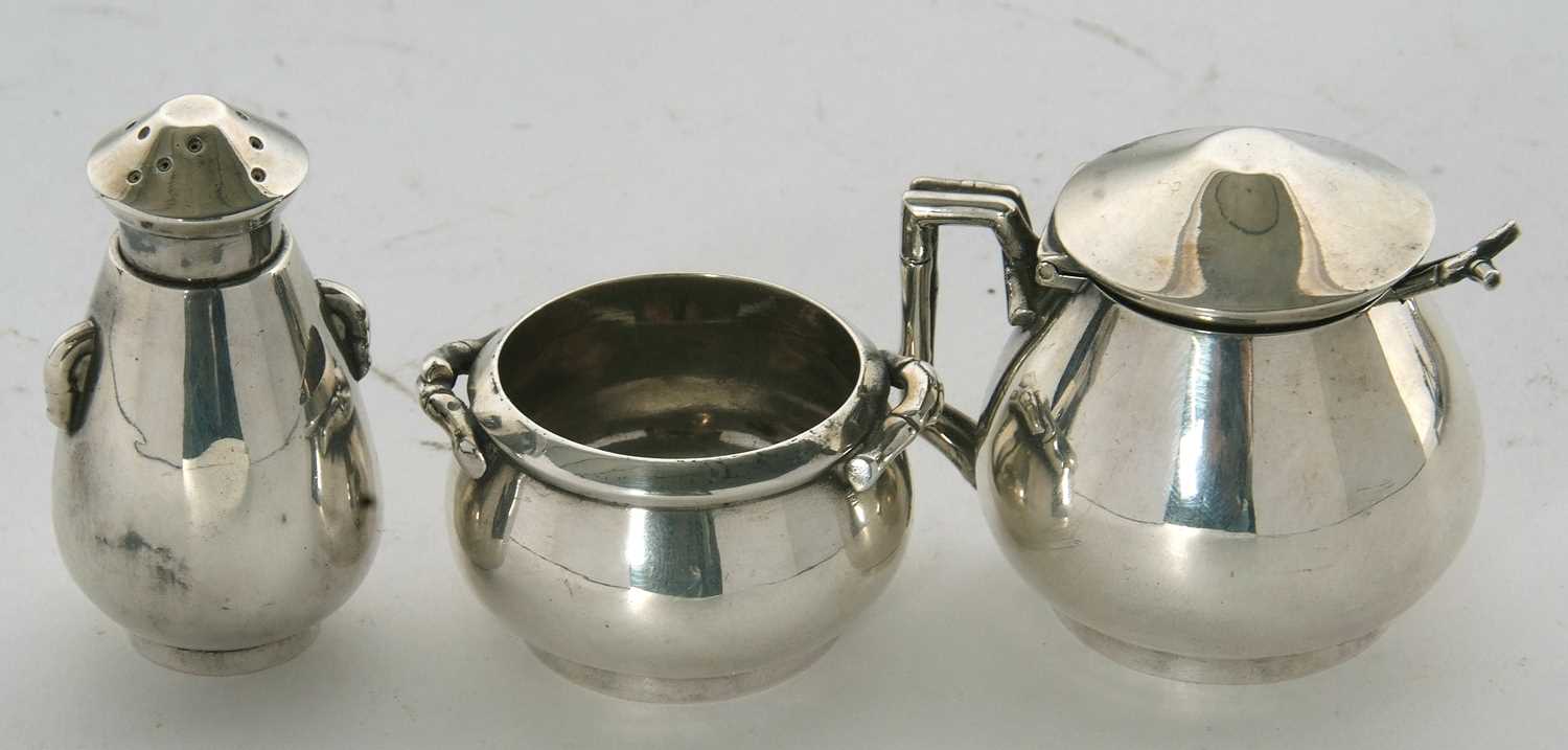 A good quality late Victorian cruet stand comprising mustard and spoon, open salt and pepper all - Image 15 of 16