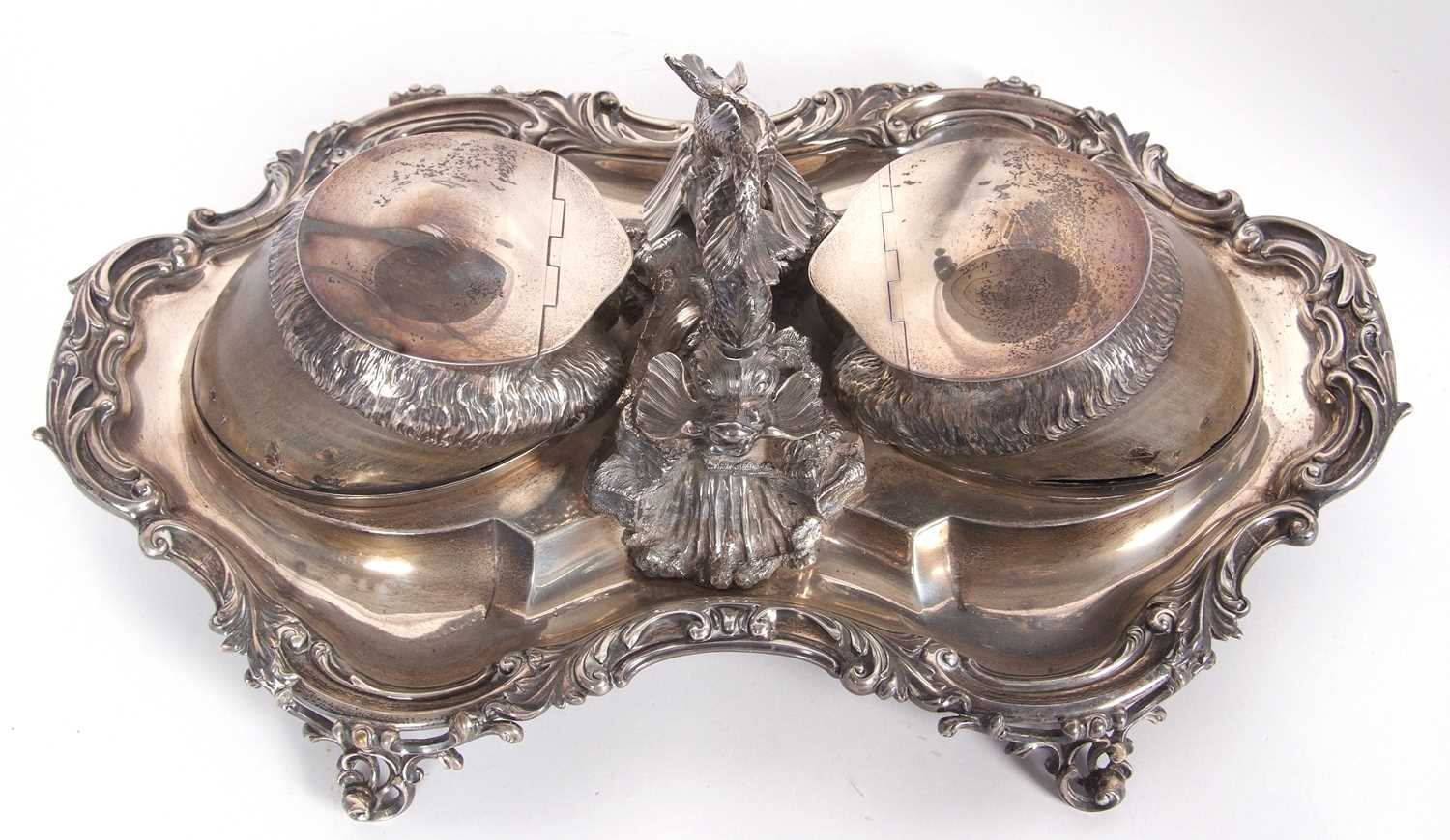 Fine Victorian double bottle ink stand. Featuring two naturalistically engraved and plain hinged lid - Image 7 of 15