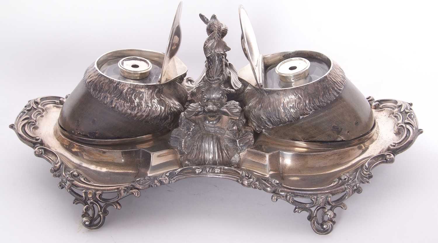 Fine Victorian double bottle ink stand. Featuring two naturalistically engraved and plain hinged lid - Image 9 of 15