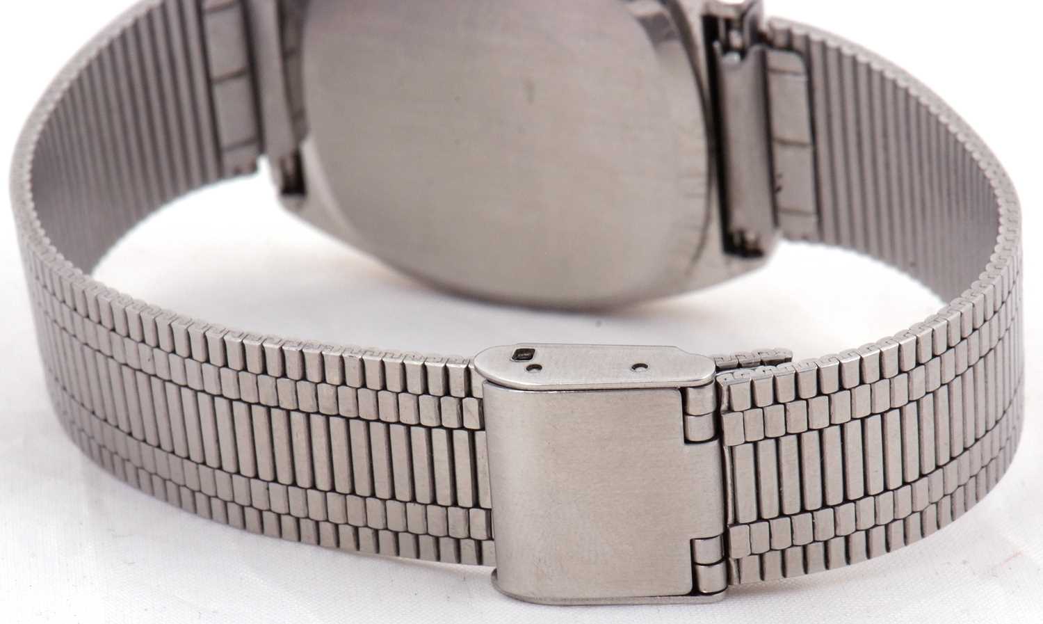 An Omega De Ville quartz wristwatch, the watch has a stainless steel case and bracelet, the dial has - Image 4 of 6