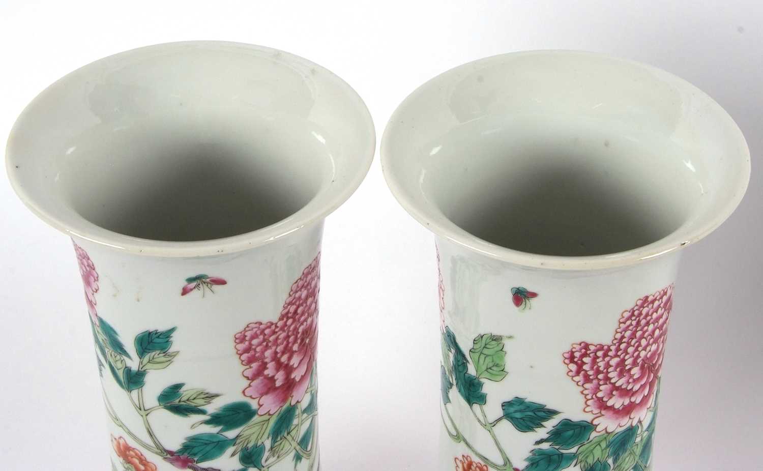 A pair of Chinese porcelain cylindrical shaped vases decorated in famille rose/vert with flowering - Image 2 of 6