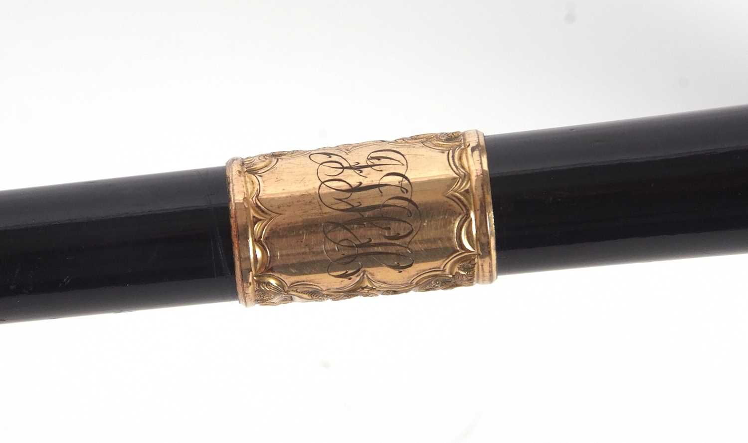 A late 19th Century ebonised walking cane/stick with foliate engraved 18ct gold mounts (each mount - Image 4 of 8