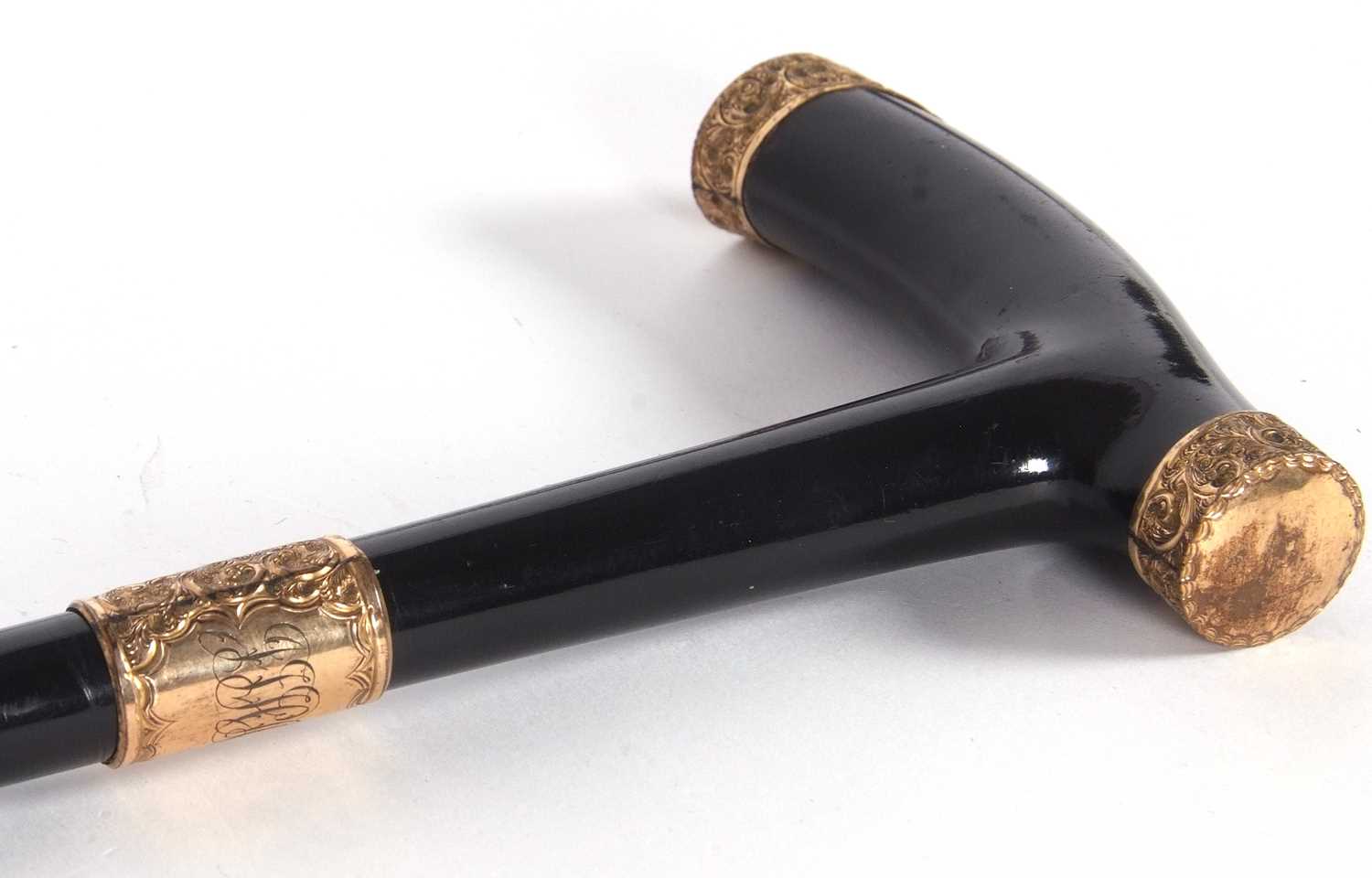 A late 19th Century ebonised walking cane/stick with foliate engraved 18ct gold mounts (each mount - Image 5 of 8