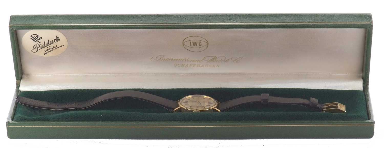 18ct gold ladies International Watch Company (IWC) wristwatch, the case is stamped 750 on each lug - Image 7 of 8