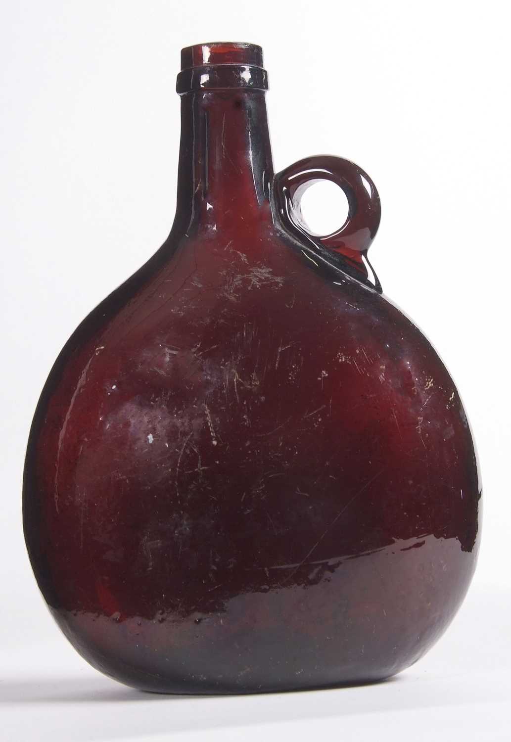 Late 17th or early 18th Century amber glass wine bottle - Image 5 of 5