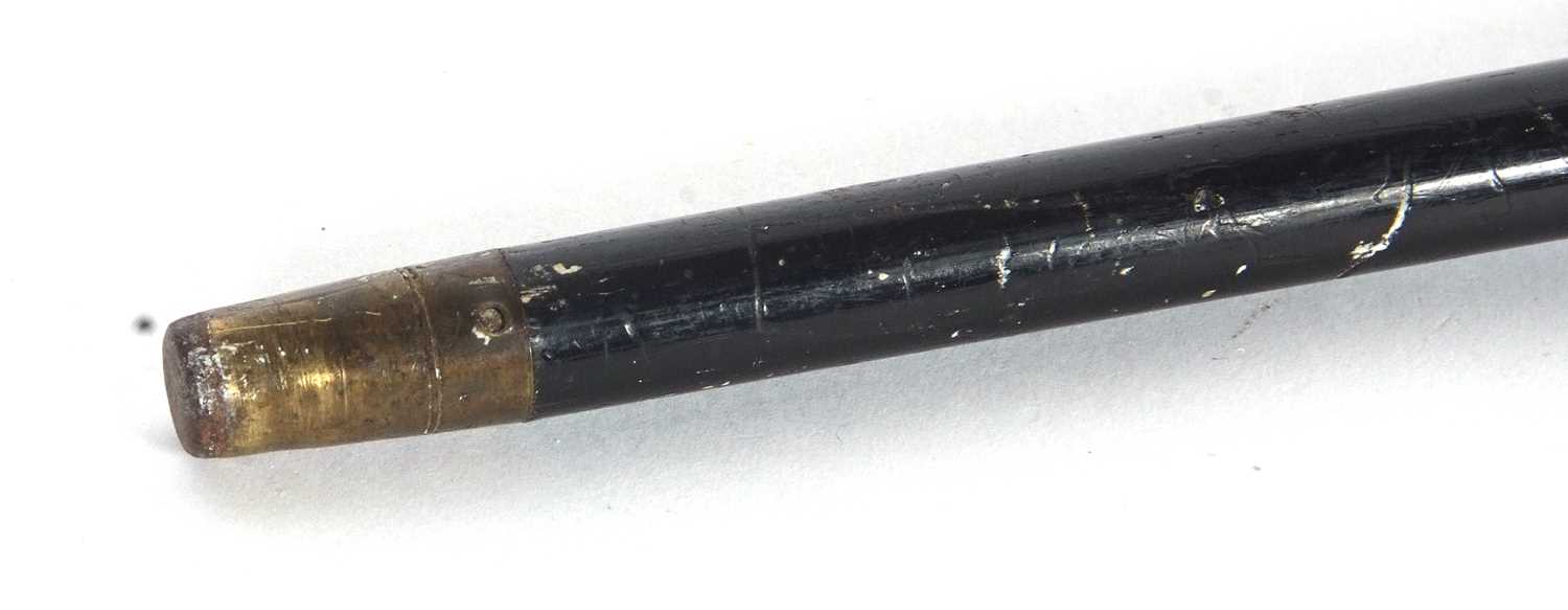 A late 19th Century ebonised walking cane/stick with foliate engraved 18ct gold mounts (each mount - Image 6 of 8