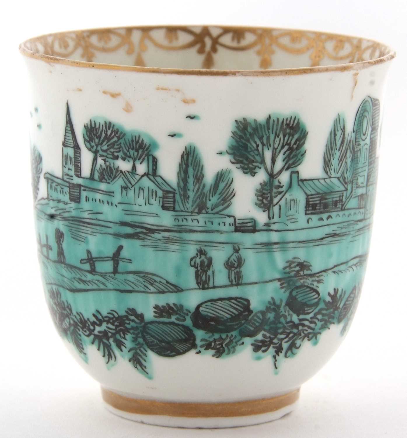 A Worcester porcelain cup decorated in green camaieu with a church and landscape scene, possibly - Image 2 of 5
