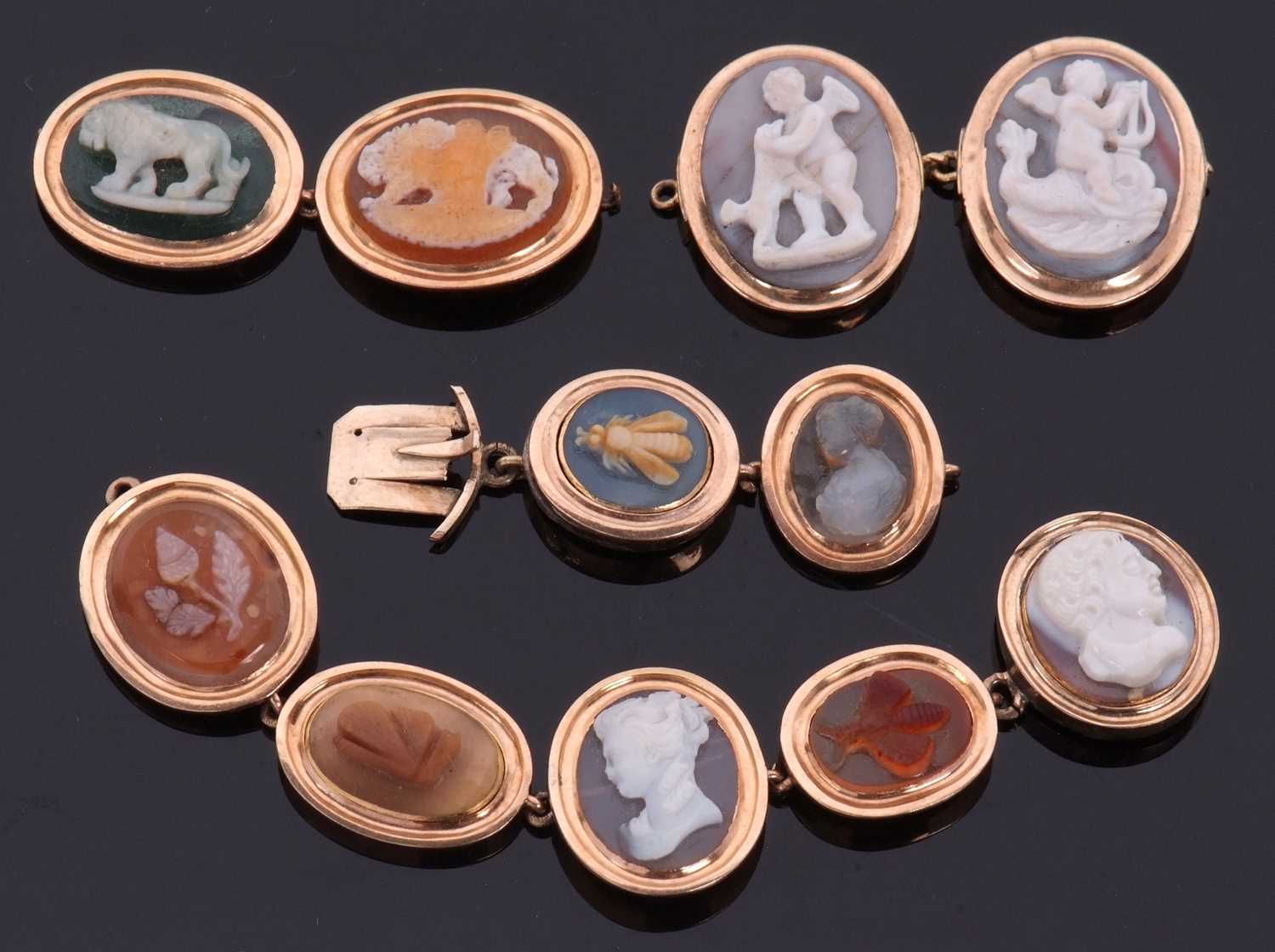 A hardstone cameo bracelet, set with oval hardstones carved with cherubs, animals, insects, portrait - Image 17 of 27