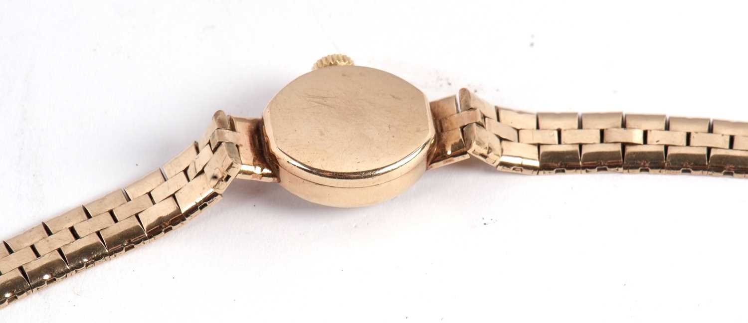 A 9ct gold ladies Accurist wristwatch, the watch has a 21 jewel manually crown wound movement, 375 - Image 5 of 6