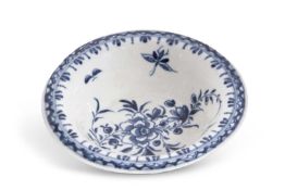 A Worcester porcelain patty pan with floral design, 12cm diameter