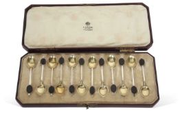 Cased Russian silver coffee spoons with gilt decorated bowls and bean end finials, Moscow, mark of