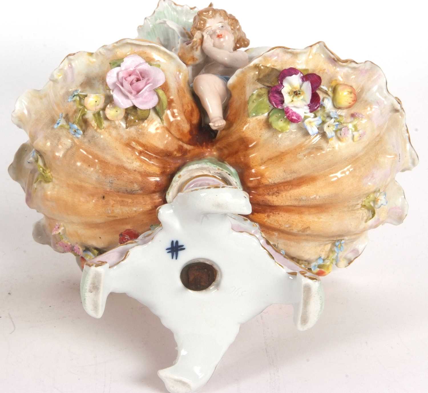 A late 19th Century continental porcelain shell moulded centre piece, the stem with two putti and - Image 11 of 11