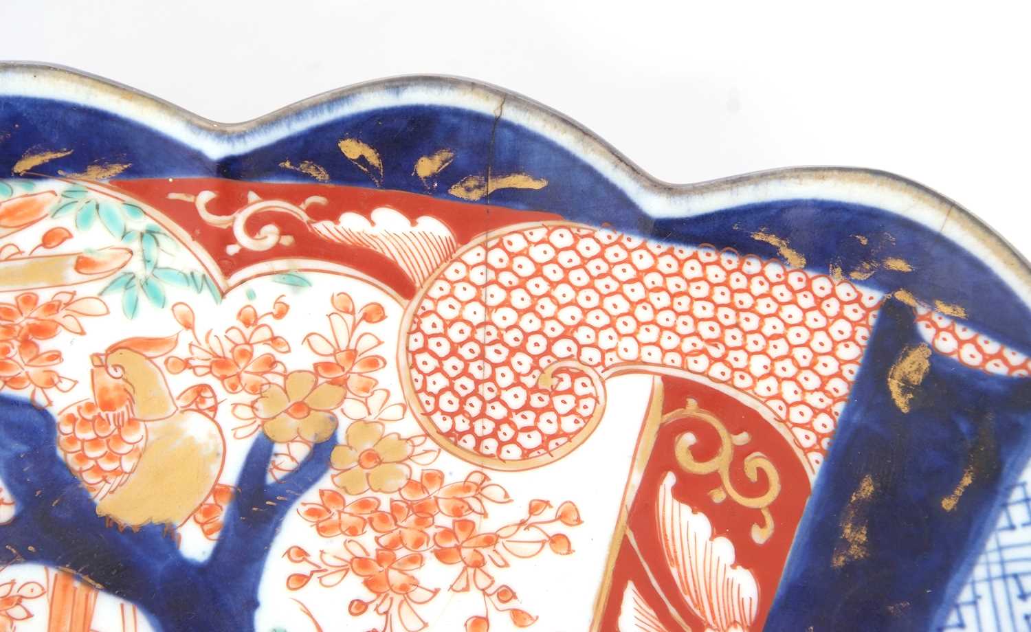 A Japanese porcelain charger decorated with scalloped edge in Imari fashion, Meiji period Wired - Image 9 of 10