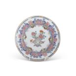 A early 18th Century Chinese porcelain plate, Kangxi/Qianlong period decorated in famille rose