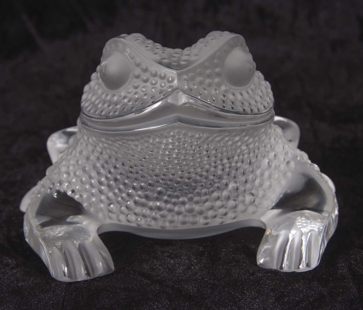 A Modern Lalique model of a frog
