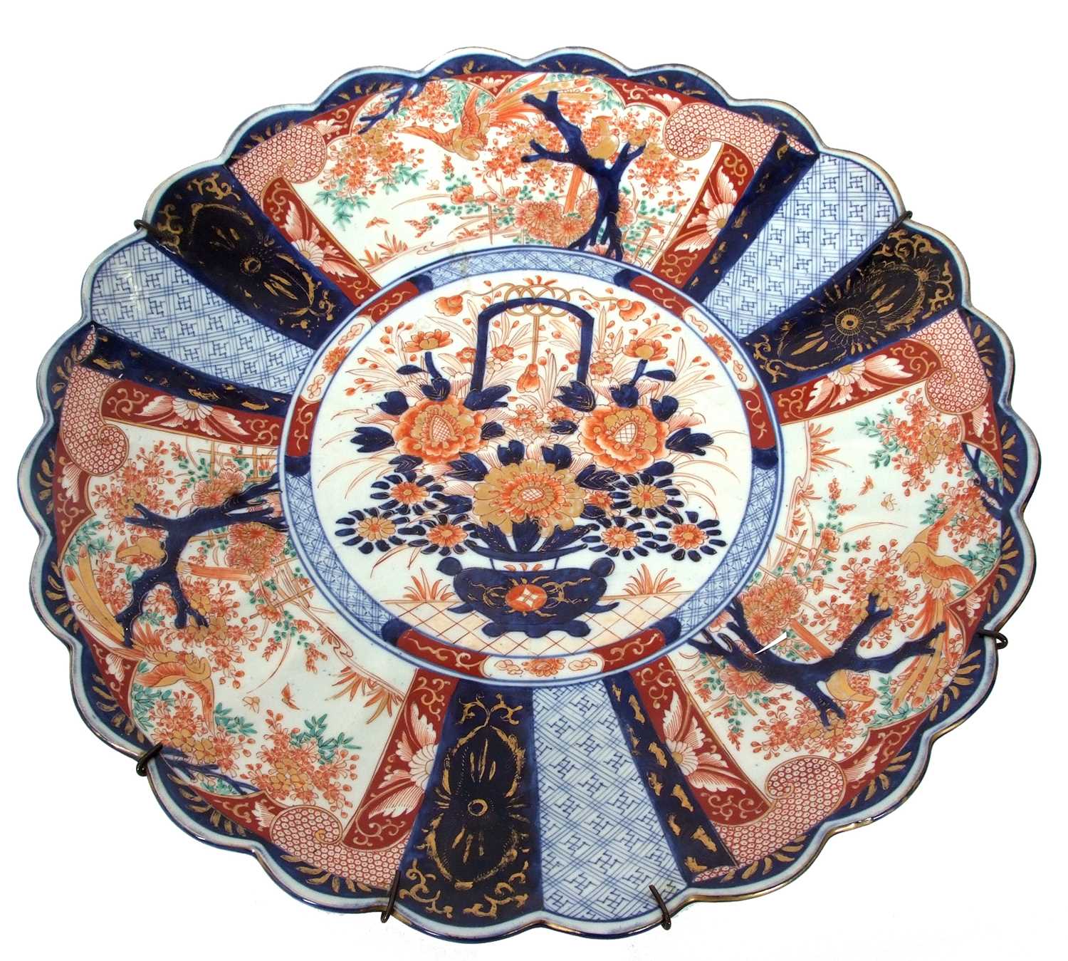 A Japanese porcelain charger decorated with scalloped edge in Imari fashion, Meiji period Wired - Image 10 of 10