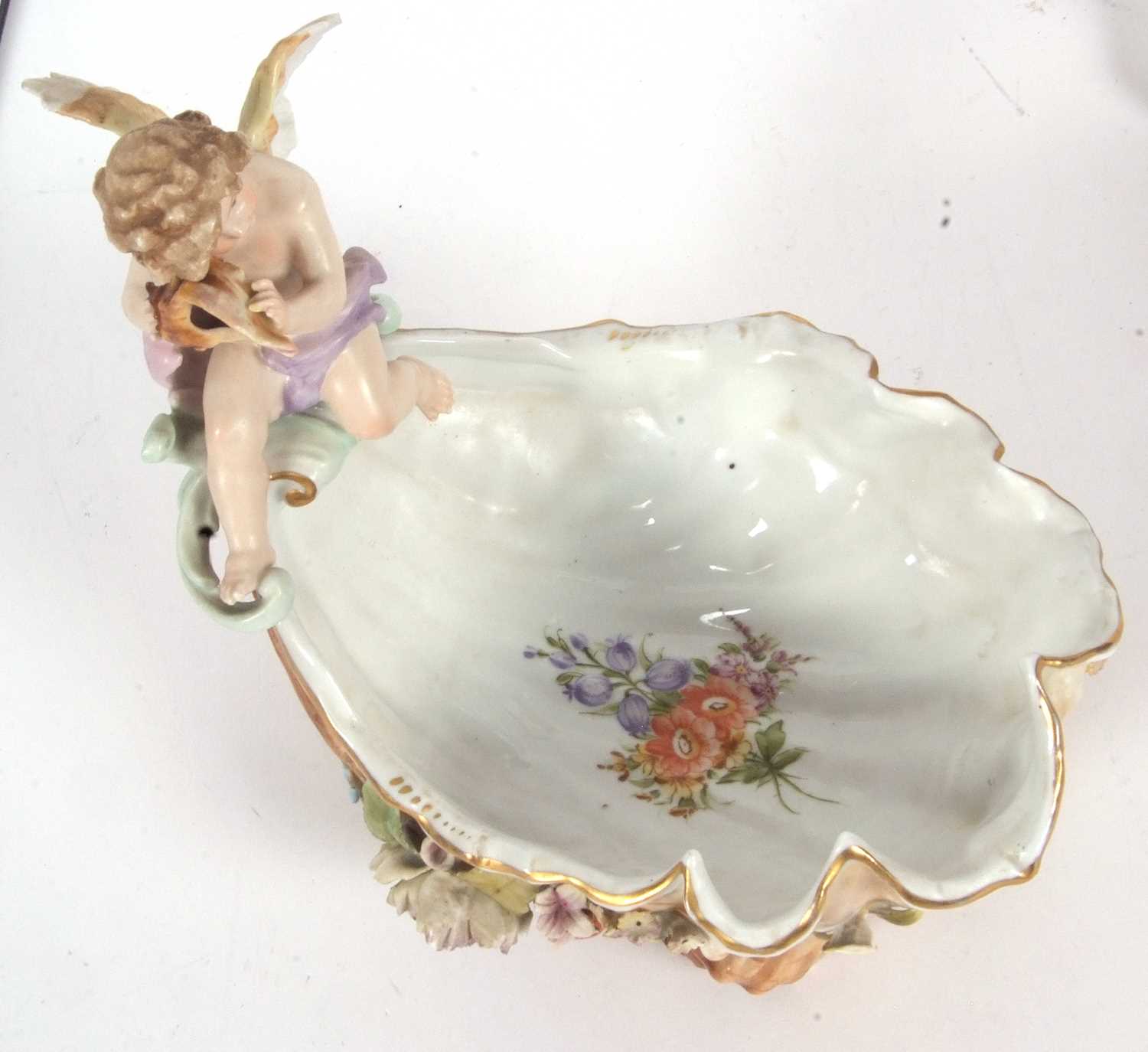 A late 19th Century continental porcelain shell moulded centre piece, the stem with two putti and - Image 7 of 11