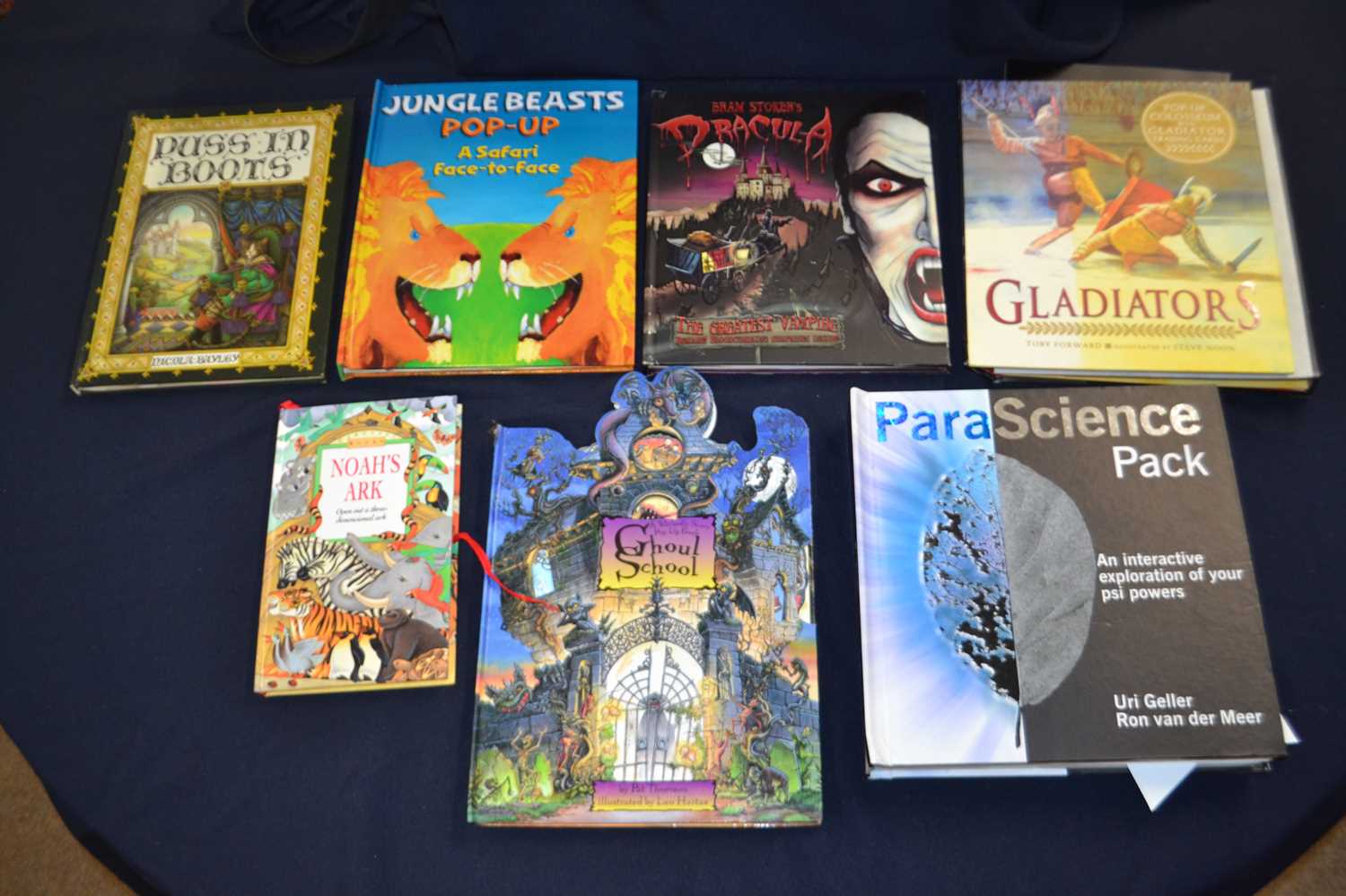 Childrens' pop-up books: 7 titles: URI GELLAR: PARASCIENCE; TOBY FORWARD: GLADIATORS; PAT THOMSON: - Image 2 of 2