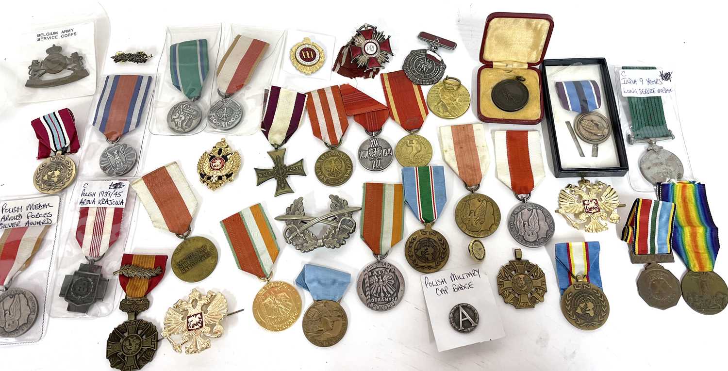 Quantity of 20th century Belgian and Zaire (Congo) medals to include Zaire war cross of merit with - Image 2 of 3