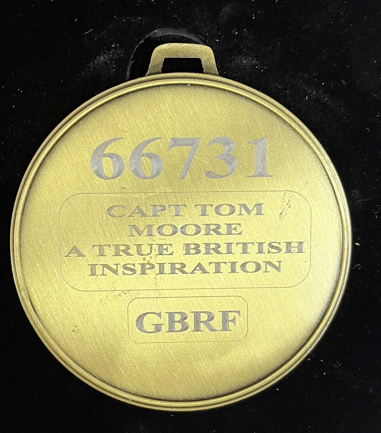 A commemorative gold award medal to GBRF 66731 Captain Tom Moore: True British Inspiration - Image 2 of 2