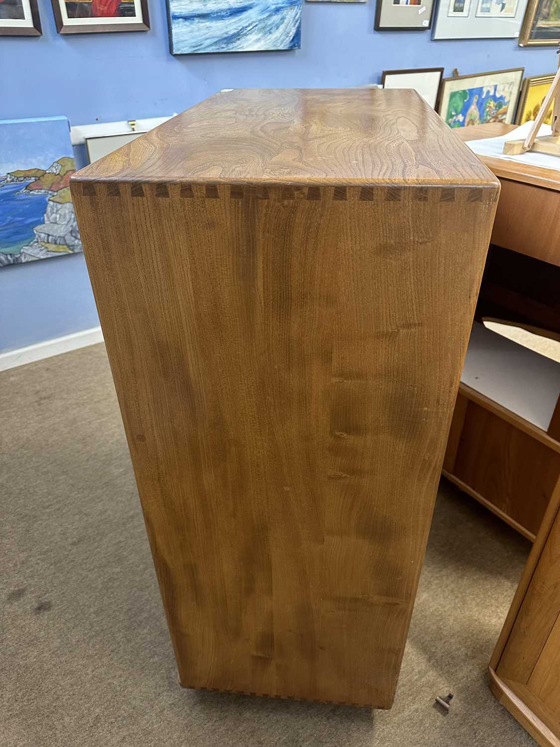 Ercol light elm bureau cabinet with drop down front over a drawer and cupboard base - Image 3 of 6