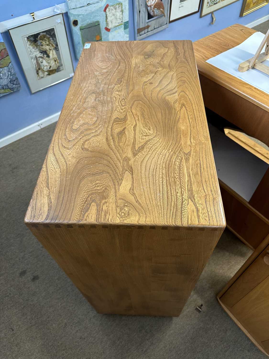 Ercol light elm bureau cabinet with drop down front over a drawer and cupboard base - Image 4 of 6