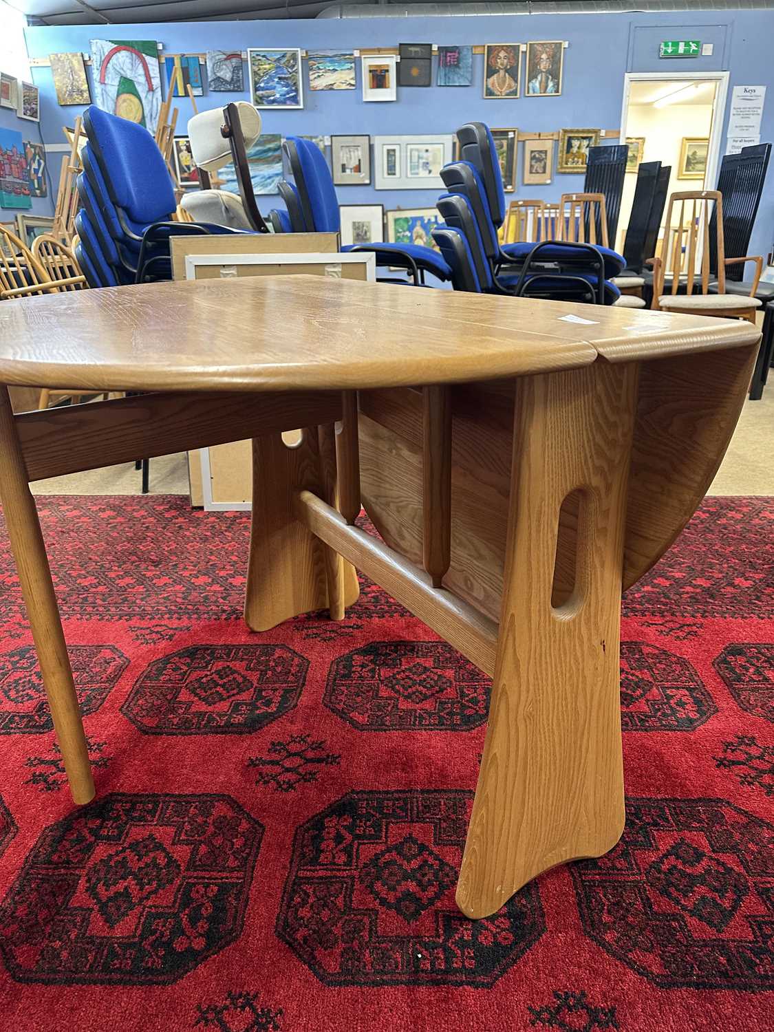 Narrow Ercol drop leaf light elm dining table, 107cm wide - Image 5 of 5