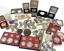 A box of assorted worldwide coinage, (qty)