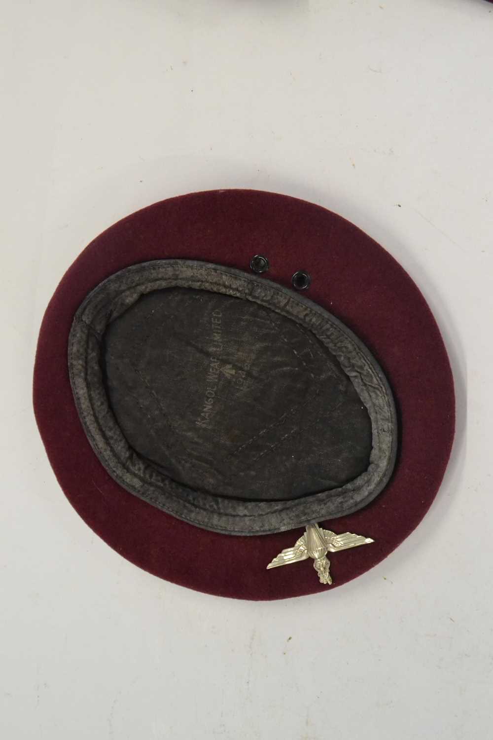 1946 dated British Parachute Regiment beret with Kings crown cap badge together with Parachute - Image 5 of 14