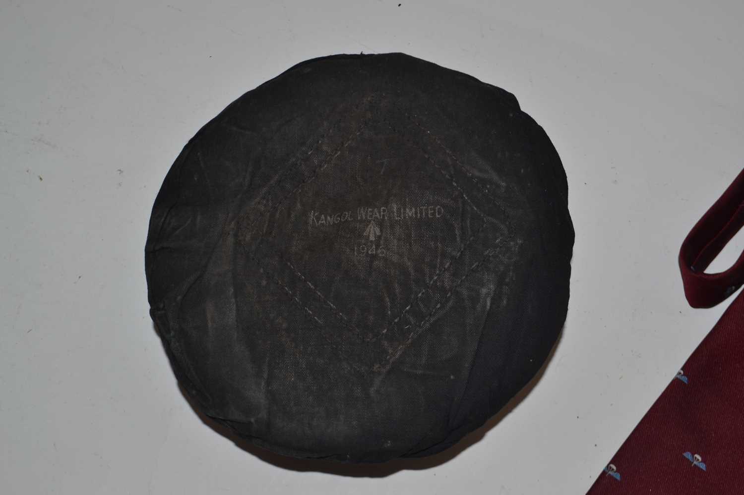 1946 dated British Parachute Regiment beret with Kings crown cap badge together with Parachute - Image 9 of 14