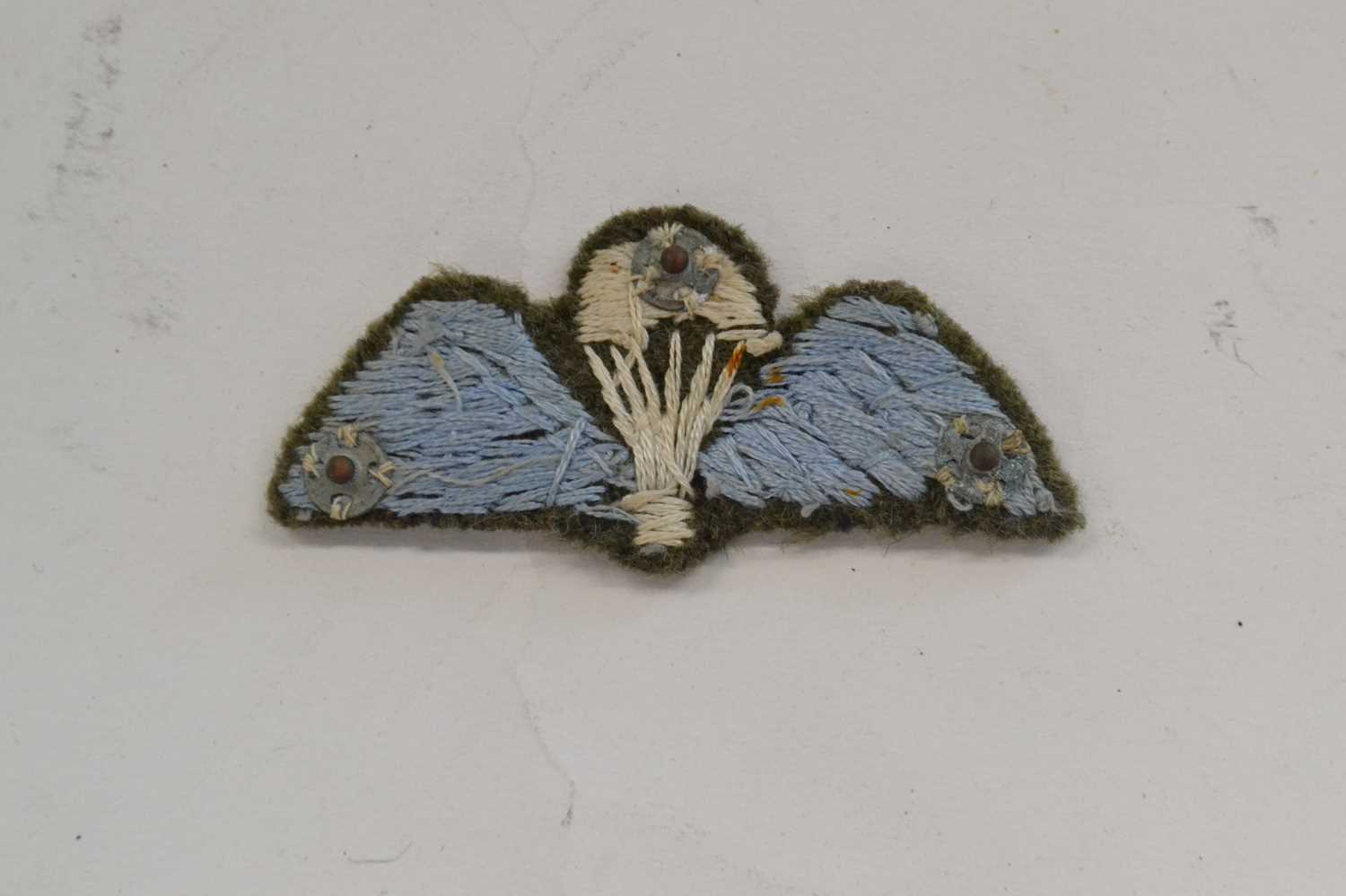 1946 dated British Parachute Regiment beret with Kings crown cap badge together with Parachute - Image 12 of 14