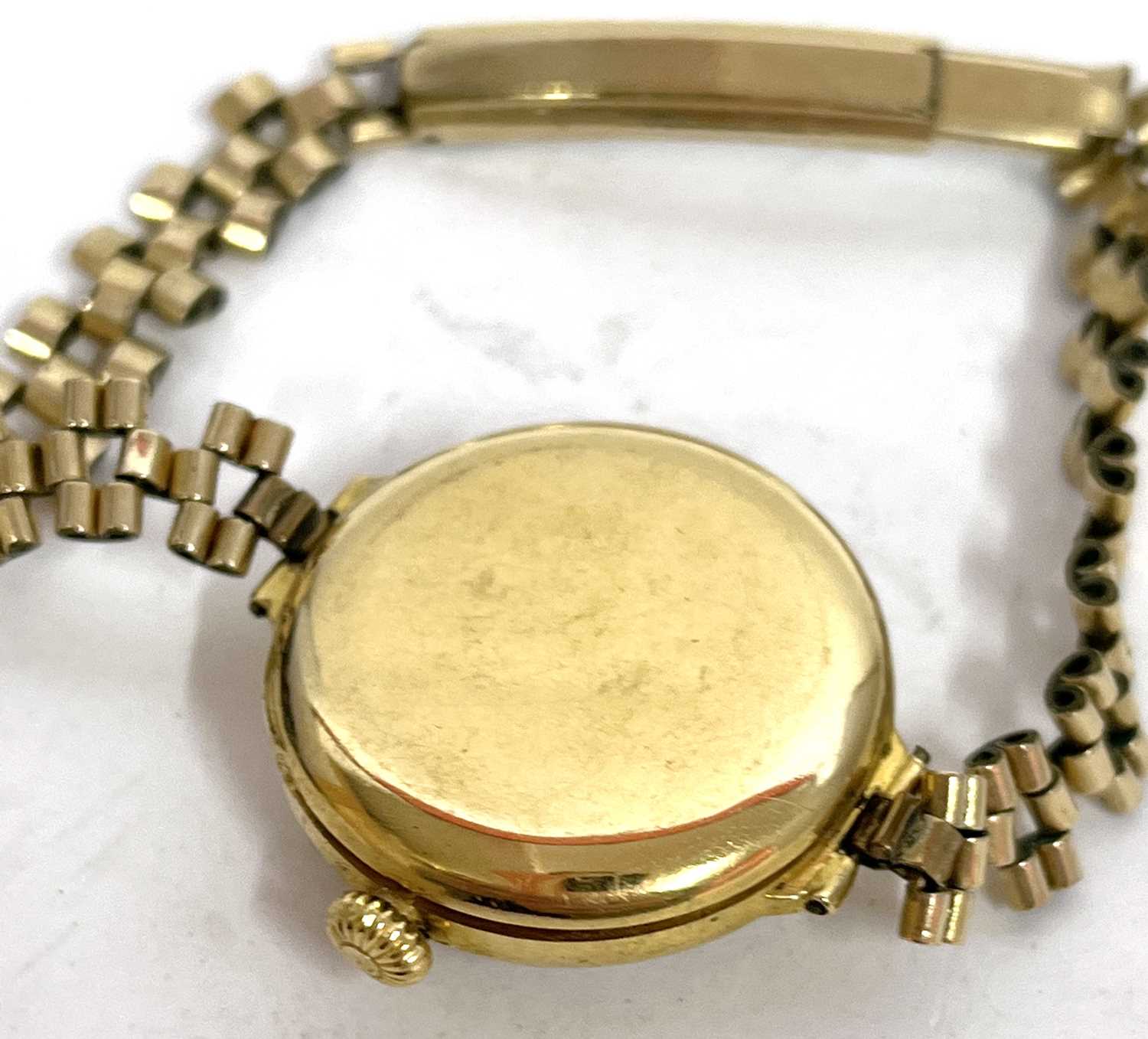 A Waltham ladies 18ct gold wristwatch, hallmark for 18ct gold can be found inside the case back, the - Image 3 of 4