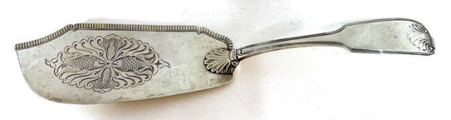 George III silver fiddle thread and shell pattern fish slice, the shaped blade embellished with a