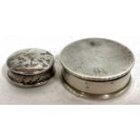 Mixed Lot: An Edwardian silver patch box, Birmingham 1911, 20mm diameter (a/f) together with a