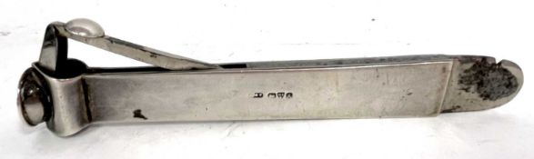 A Edwardian silver cased long handle cigar cutter, steel blade cutter mechanism, hallmarked