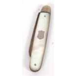 Edward VII silver bladed fruit knife with mother of pearl handle, date Sheffield 1906, makers mark
