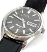 Seiko Powermatic 5106 9000 gents wristwatch, the watch has a automatic movement and a 30mm case size