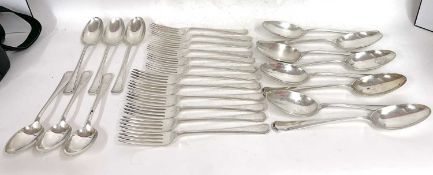 An Art Deco part case silver cutlery/flatware to include eight tablespoons, six dessert forks, six