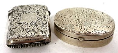 Mixed Lot: Late Victorian silver vesta, Birmingham 1895, makers mark for J R Ltd, together with a