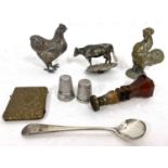 Mixed Lot: A Victorian banded agate seal, an 925 marked cockerel (a/f), a Georgian mustard spoon,