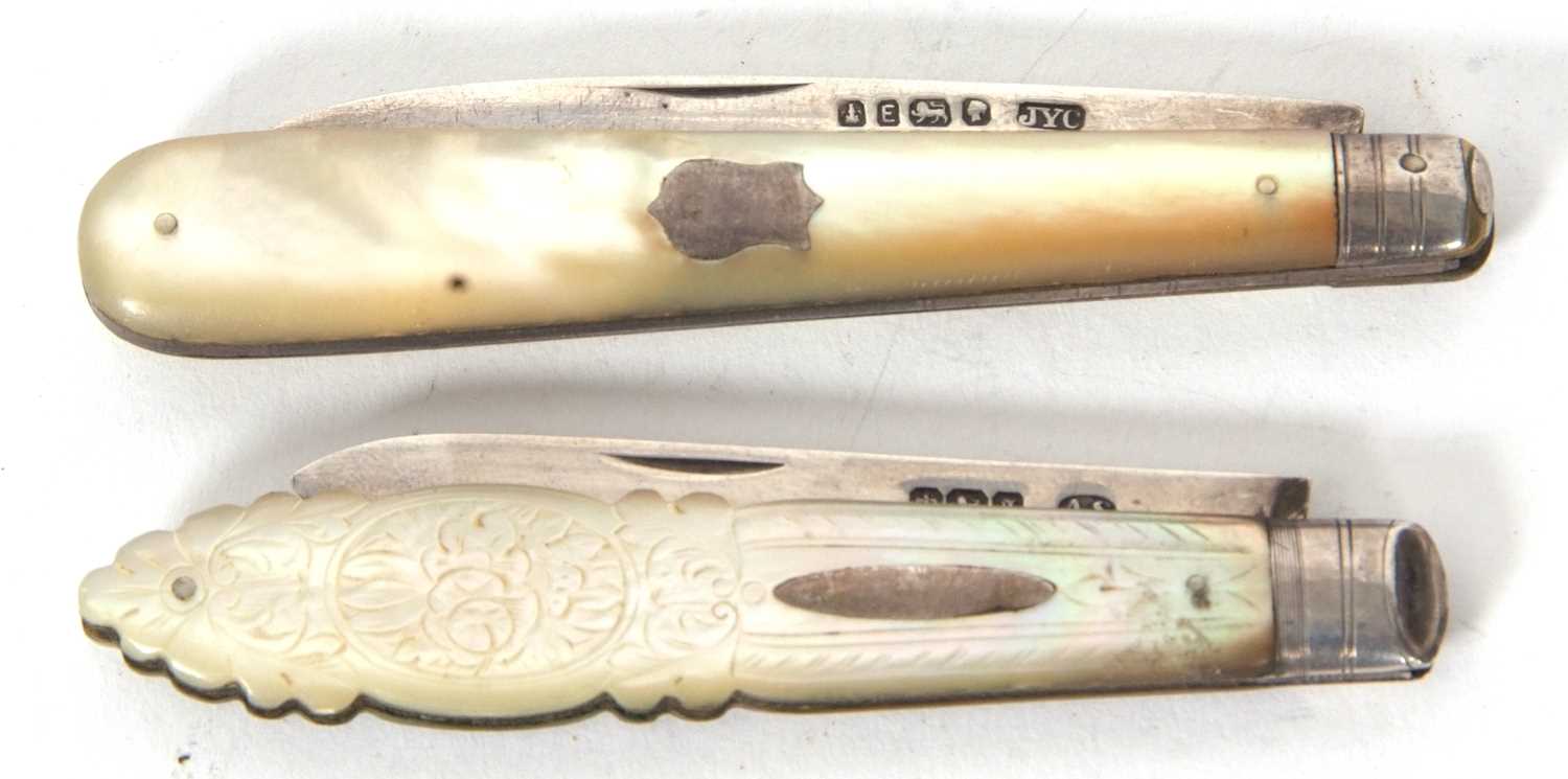 Two Victorian silver bladed and mother of pearl handled folding fruit knives, Sheffield 1872, John