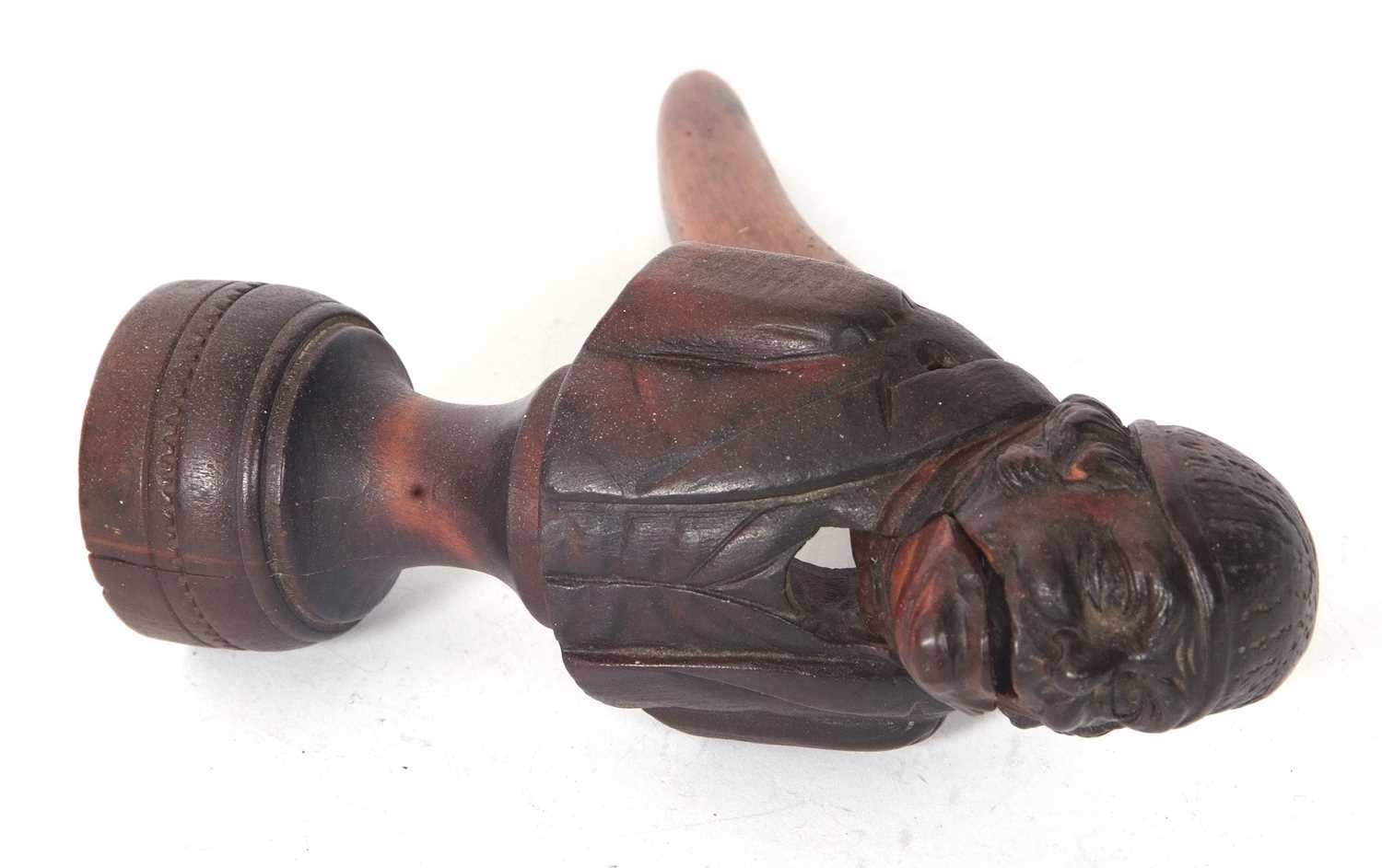 Vintage carved nut cracker of a mans head and torso on a plinth base, 15cm tall - Image 3 of 8